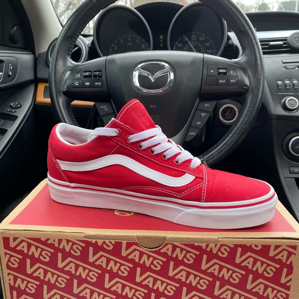 NEW Vans classic (red) Men’s 7.5 | Women’s 9